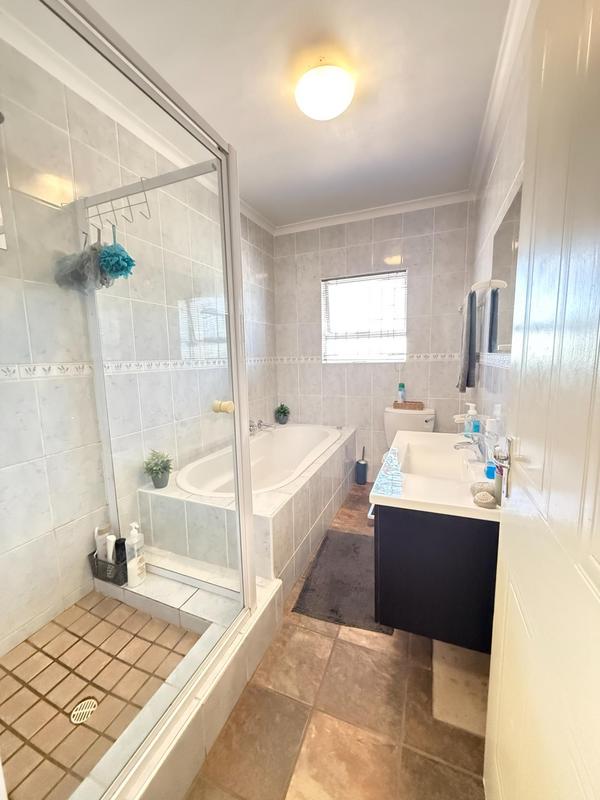 3 Bedroom Property for Sale in Tafelzicht Western Cape